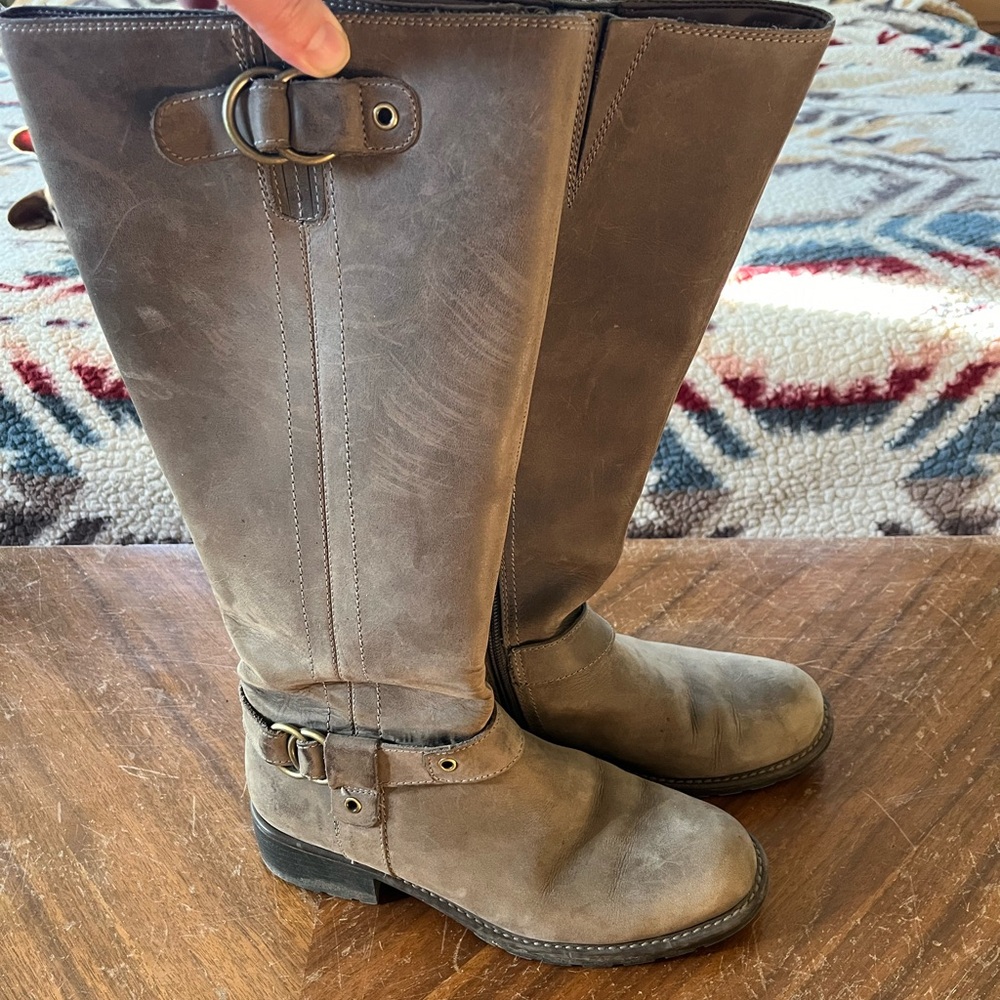 Clarks Women's Boots Size 9.5 Gray/Green